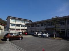 県主小学校
