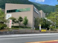 「奥多摩湖」バス停留所