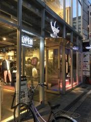 アディダスオリジナルスショップ　心斎橋