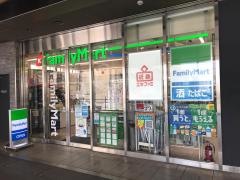 ファミリーマート　近鉄西大寺駅改札外橋上店
