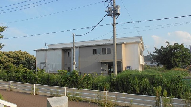 施設西側