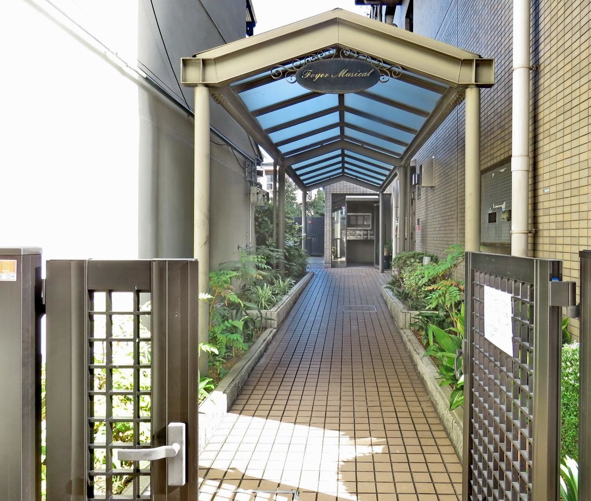 通用門