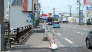 「ガード下」バス停留所