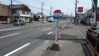 「ガード下」バス停留所