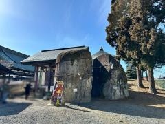 三ツ石神社