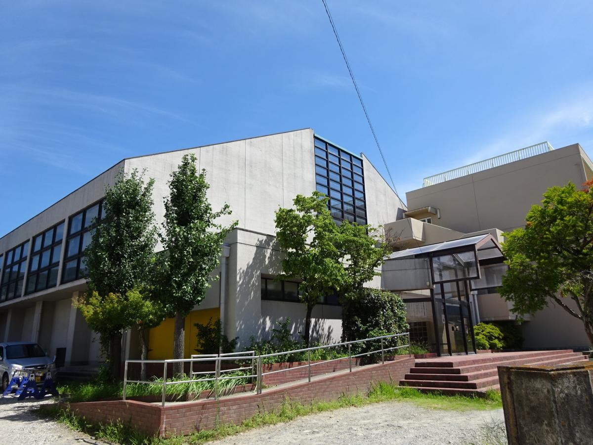 笛吹市立石和南小学校　体育館