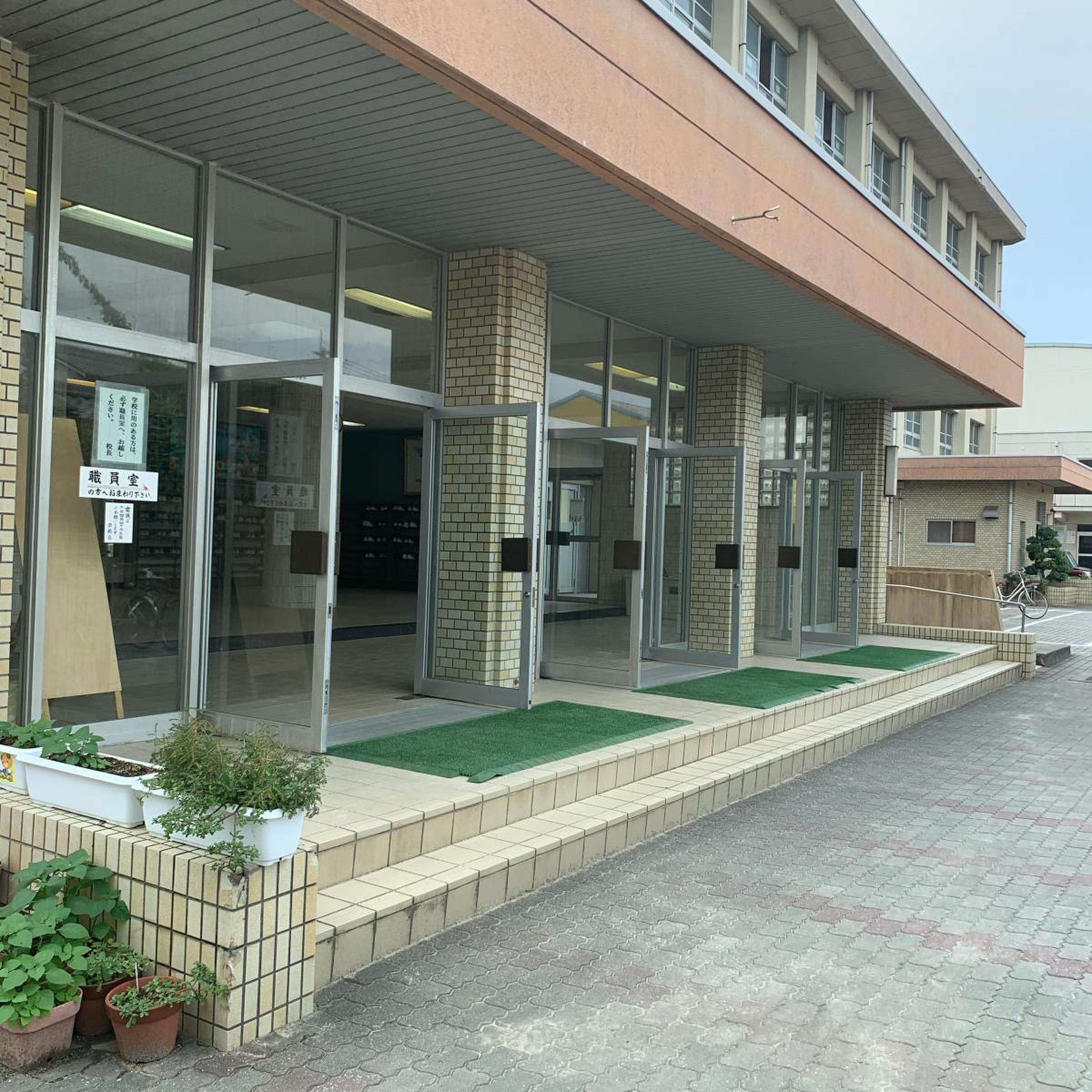 松山 市立 三津 浜 中学校