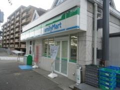 ファミリーマート　神鉄花山駅前店
