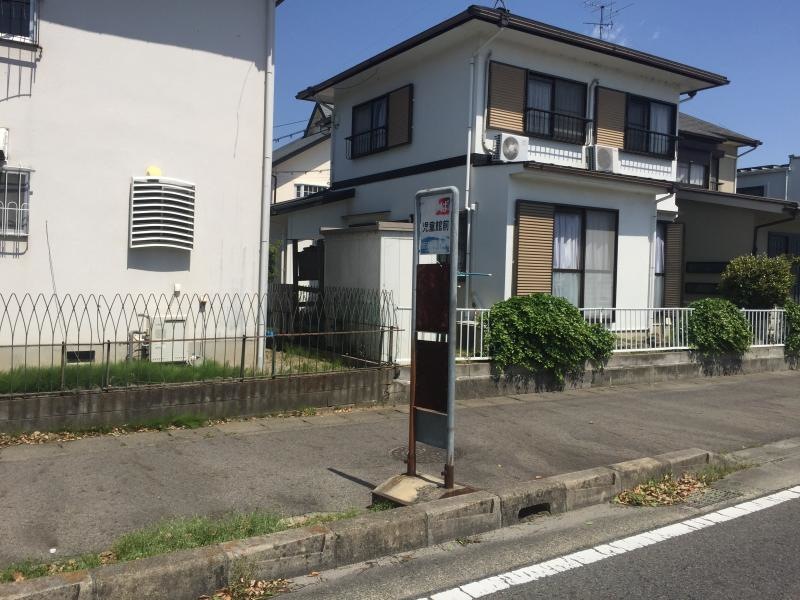 江若バス児童館前バス停。