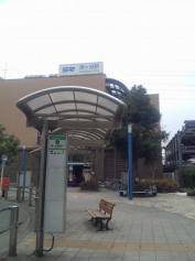 「鳩ケ谷駅西口」バス停留所