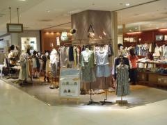 ＯＬＩＶＥｄｅｓＯＬＩＶＥ　ＬＯＶＥＬＡ万代店