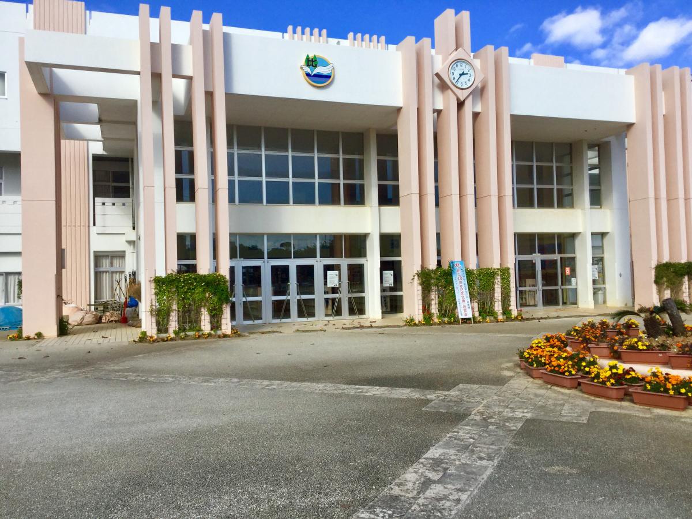 沖縄 市立 比屋根 小学校