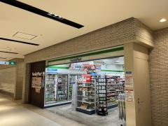 ファミリーマート　ＪＲ博多シティ店