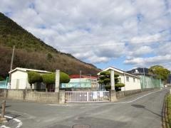 秦小学校