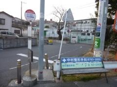 「小学校正門」バス停留所