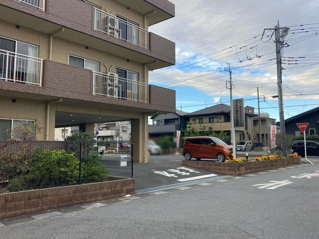 駐車場入り口付近。