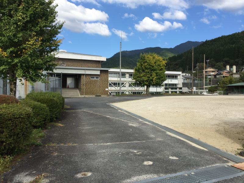 川上小学校