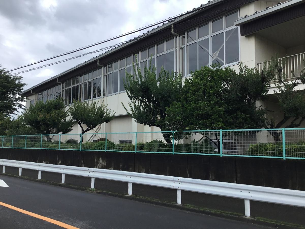 相模原市立大沢中学校。