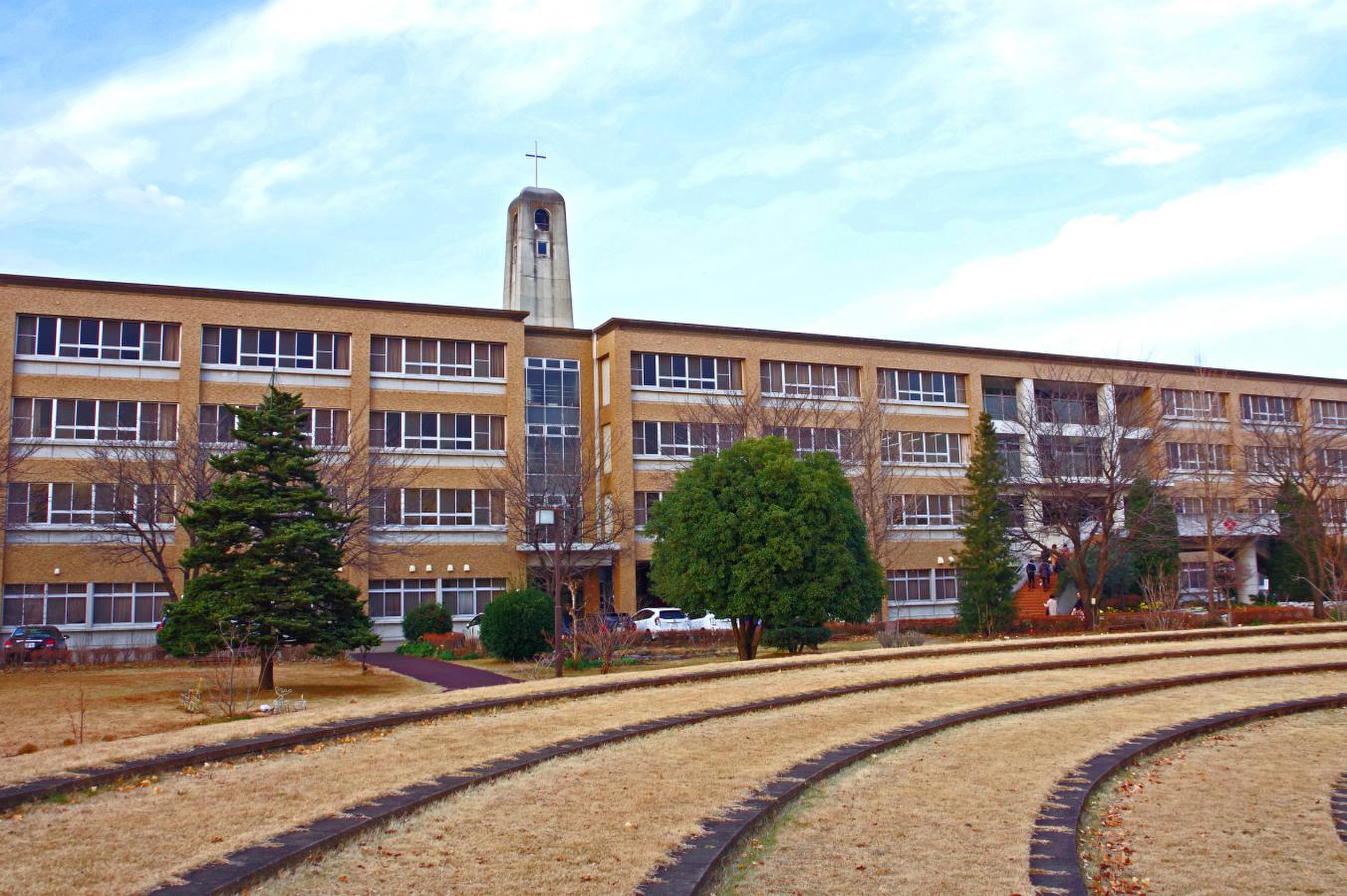 共 愛 学園 中学校