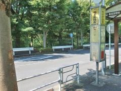 「鴨志田団地」バス停留所