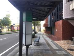 「新寺四丁目・サンプラザ入口」バス停留所