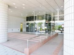 東広島市立サンスクエア児童青少年図書館