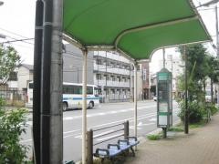 「三泉市場通」バス停留所