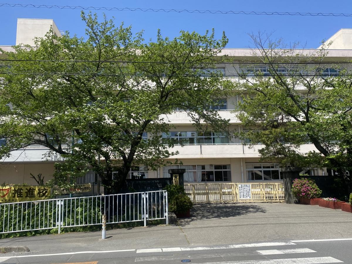 東中学校