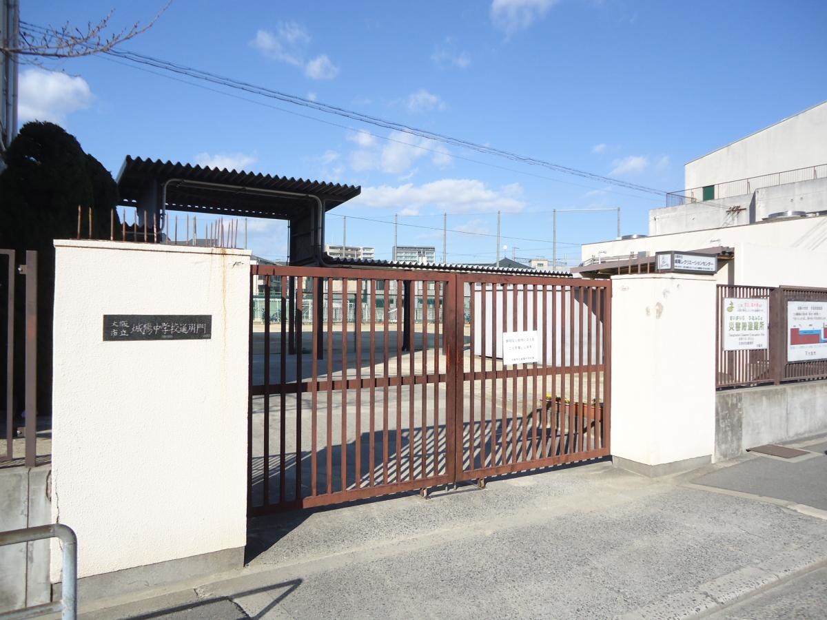 立派な校舎です　城陽中学校