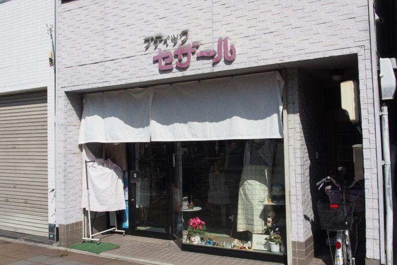 右から外観です