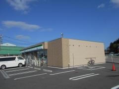 ファミリーマート　上野佐那具店