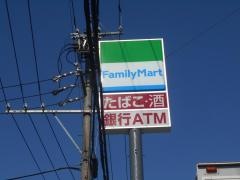 ファミリーマート　上野佐那具店