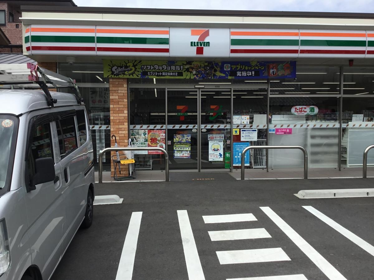 セブンイレブン山科御陵鳥ノ向町店の外観です。