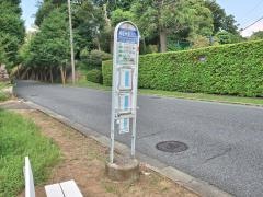 「桐蔭学園入口」バス停留所