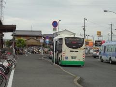 「忍海駅」バス停留所