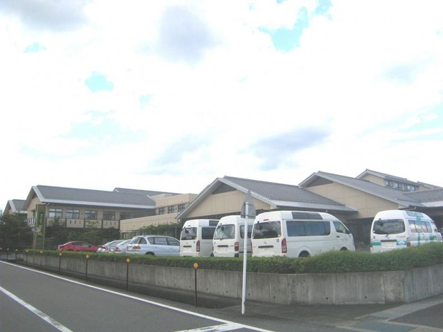 フレンドリーおりべ 施設外観