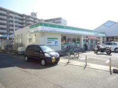 ファミリーマート　トヨタくずは牧野店
