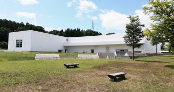 青森県立美術館
