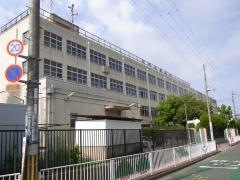 八戸の里東小学校