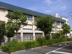 八戸の里東小学校