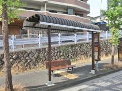 「馬絹神社前」バス停留所