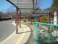 「奈良学園」バス停留所