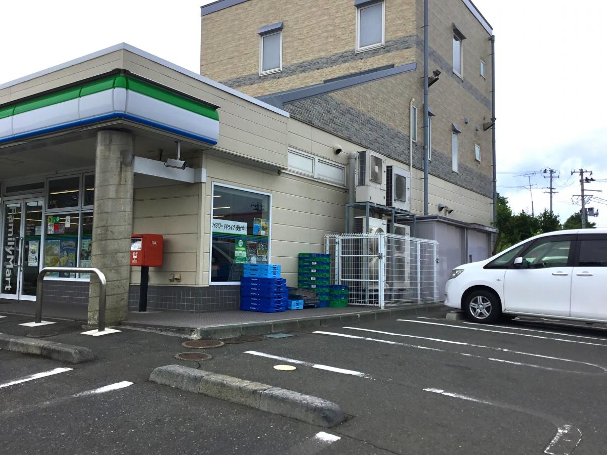ファミリーマート三ツ割店