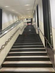 多磨霊園駅