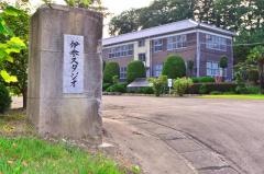 眠る男「伊参スタジオ公園」