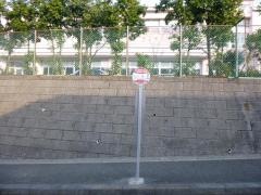 「六浦南小学校」バス停留所