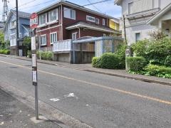 「六浦南小学校」バス停留所