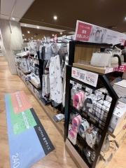ニトリデコホーム　ＬＩＣＯＰＡ鶴見店
