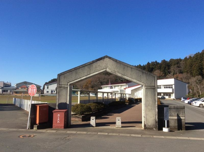 上沼小学校の正門です。