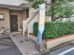 「日大高校正門」バス停留所